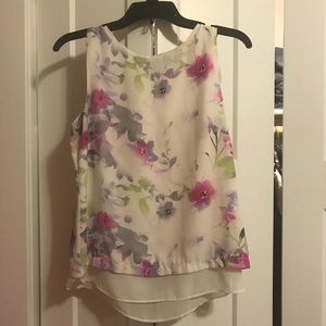 Floral dual-layer white tank w/ zipper back 🌸